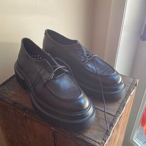 TOSCA BLU PLATFORM LOAFERS NWOT